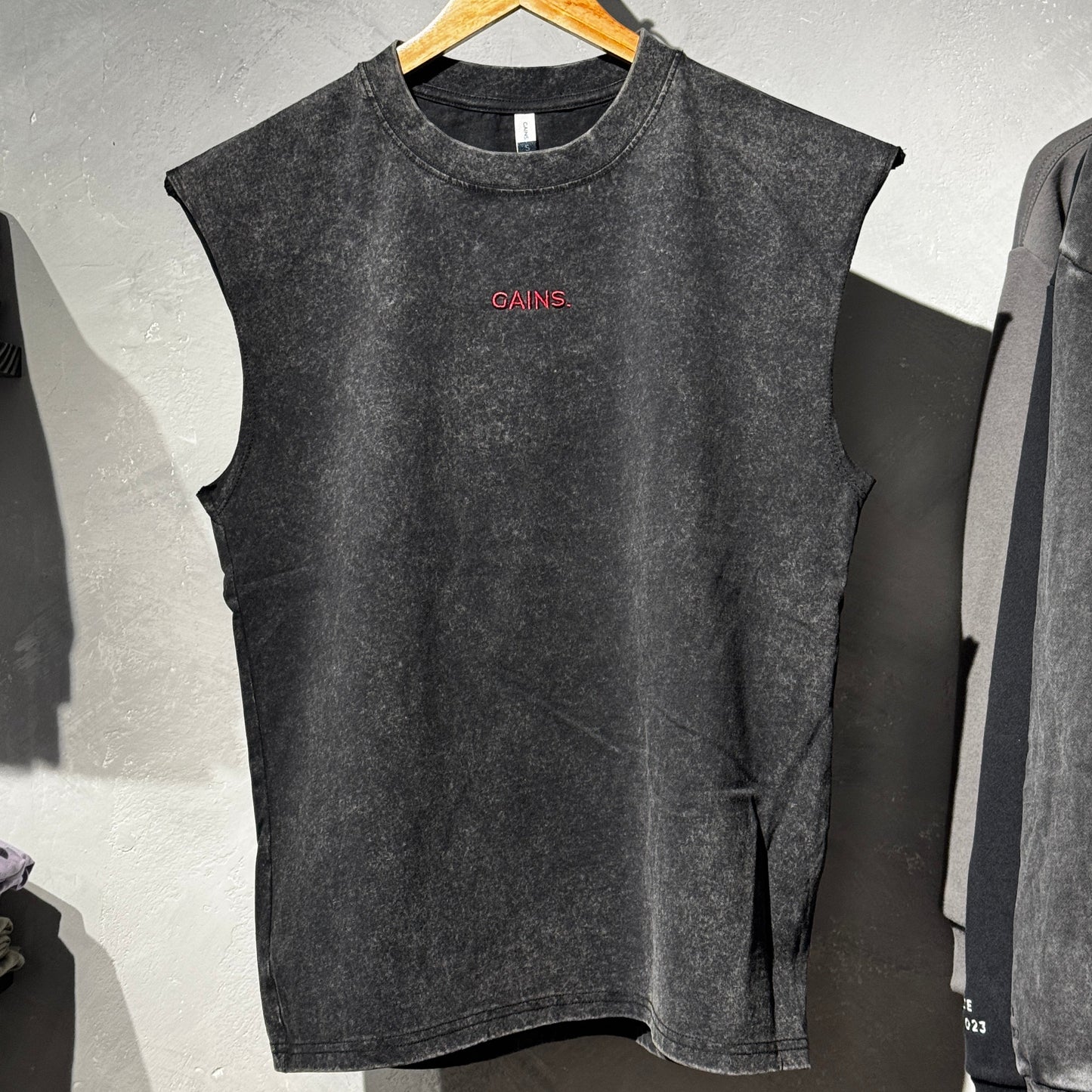 MUSCULOSA BECOME NEGRA STONE WASH UNISEX BORDADA