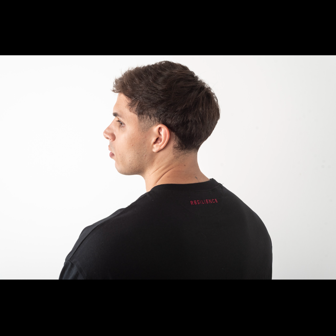 REMERA RESILIENCE UNISEX BORDADA