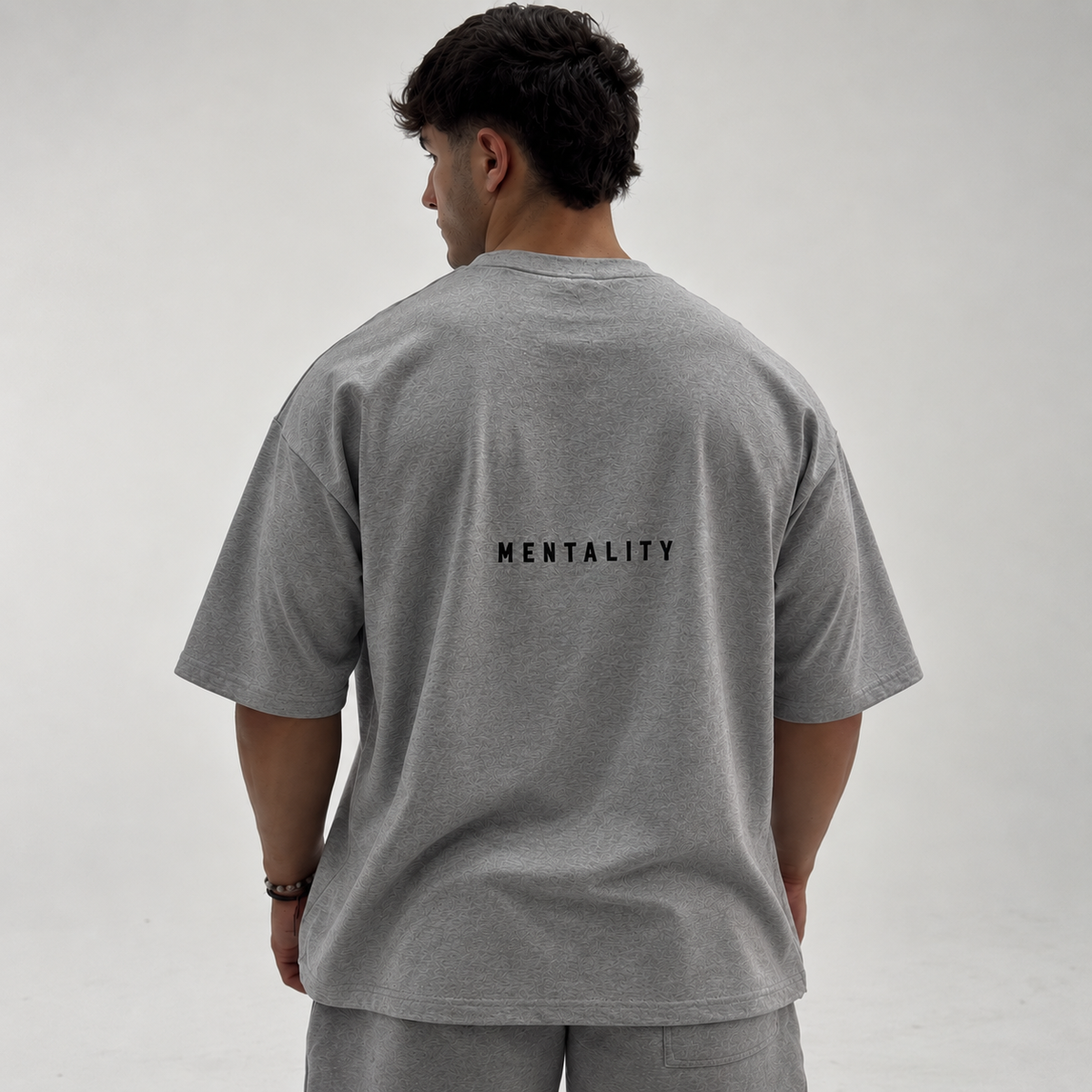 REMERA OVERSIZE BORDADA MENTALITY GRIS