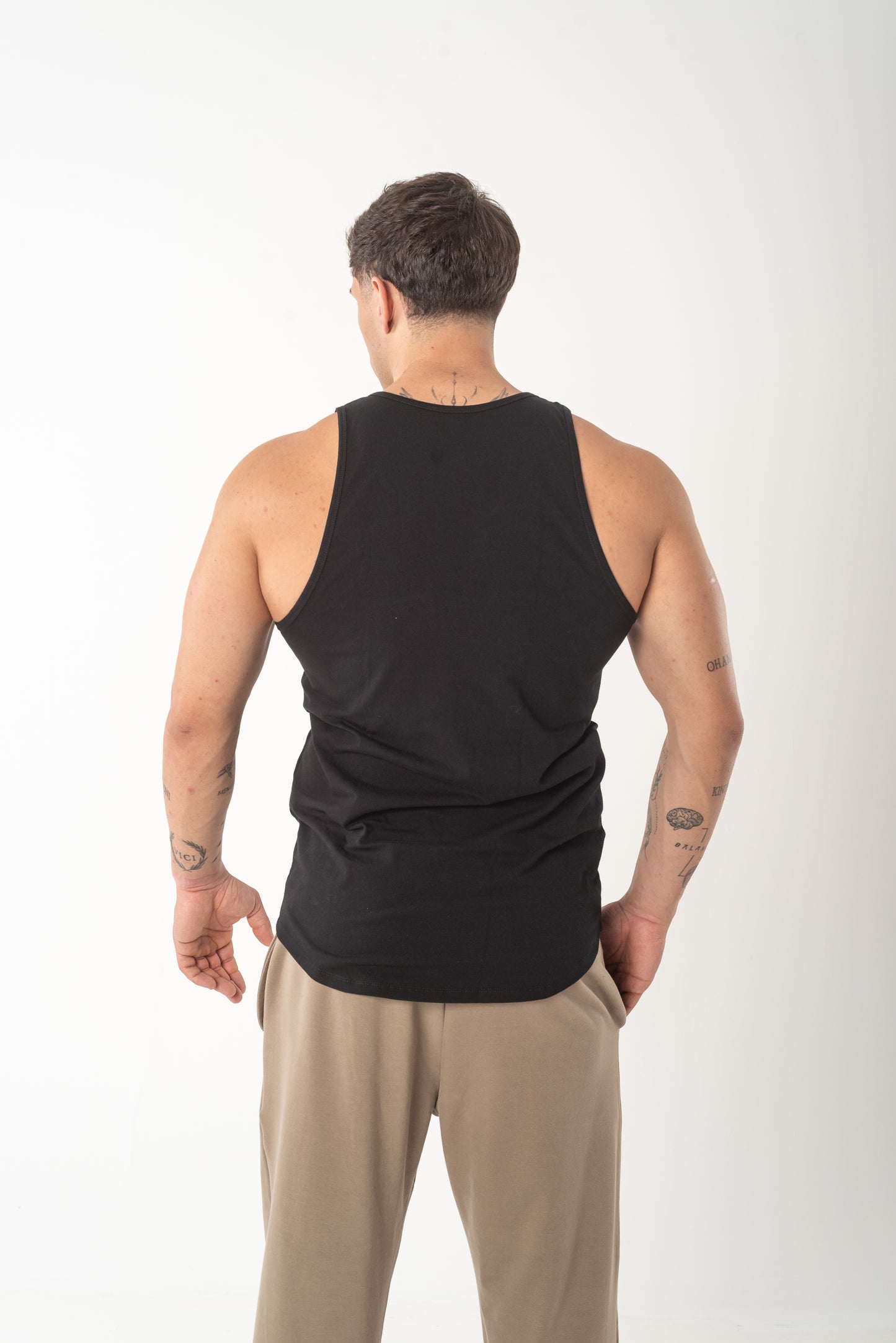 MUSCULOSA BORDADA GAINS.