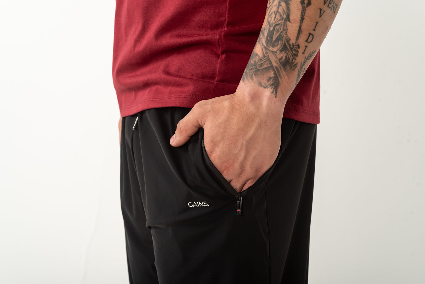 PANTALÓN DEPORTIVO GAINS.