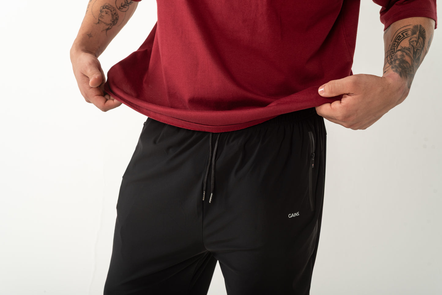 PANTALÓN DEPORTIVO GAINS.